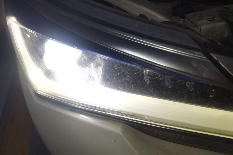 Used Toyota Corolla 2016 Dual-Engine 1.8L E-CVT Elite Edition Right Front Headlight