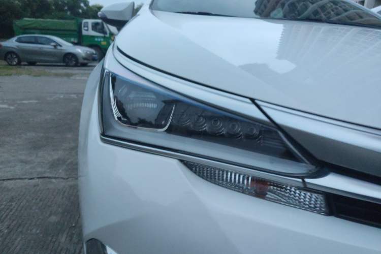 Used Toyota Corolla 2016 Dual-Engine 1.8L E-CVT Leading Edition Right Front Headlight