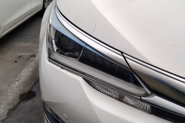 Used Toyota Corolla 2016 Dual-Engine 1.8L E-CVT Elite Edition Right Front Headlight