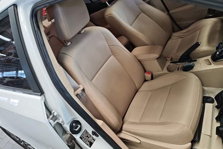 Used Toyota Corolla 2016 Dual-Engine 1.8L E-CVT Elite Edition Right Front Seat