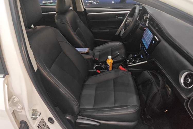 Used Toyota Corolla 2016 Dual-Engine 1.8L E-CVT Elite Edition Right Front Seat