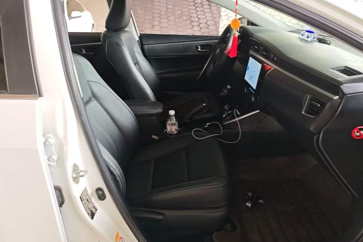 Used Toyota Corolla 2016 Dual-Engine 1.8L E-CVT Elite Edition Right Front Seat