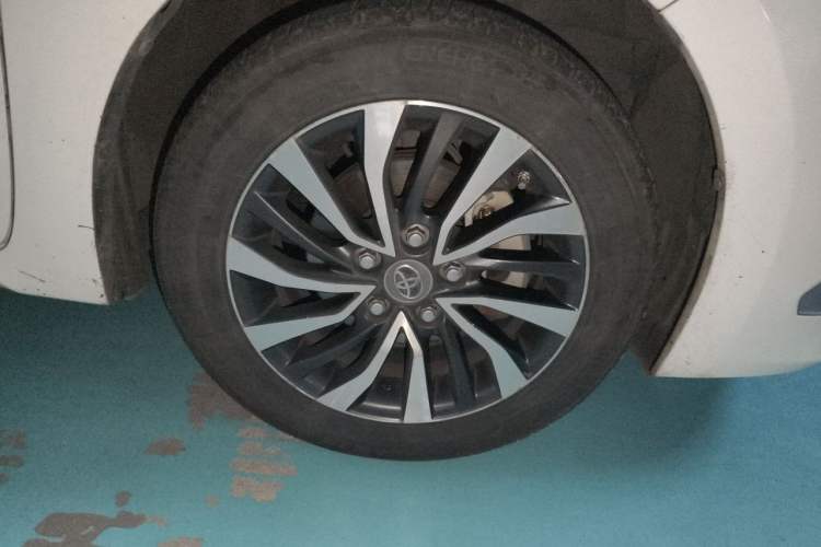 Used Toyota Corolla 2016 Dual-Engine 1.8L E-CVT Elite Edition Right Front Wheel Hub