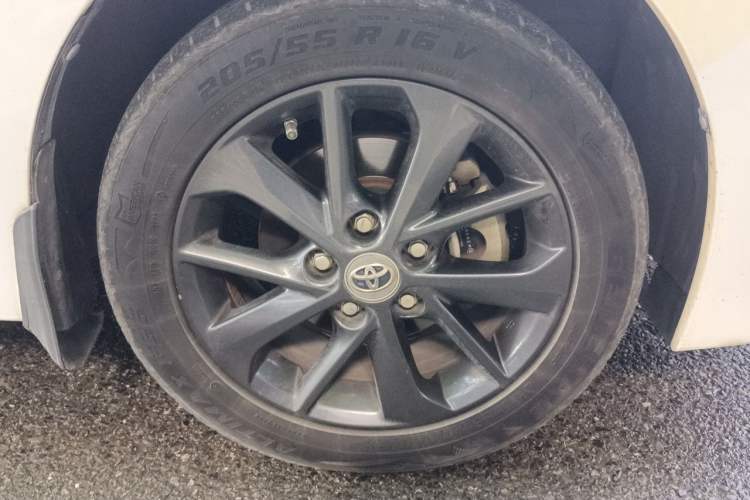 Used Toyota Corolla 2016 1.6L CVT GL-i Cool Edition Right Front Wheel Hub