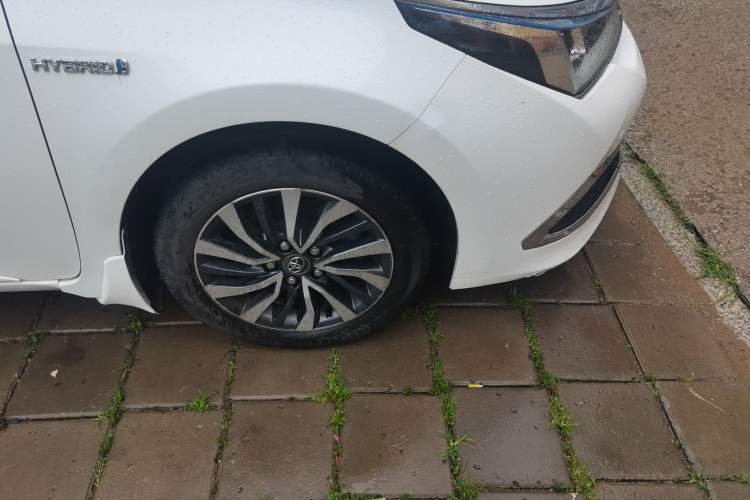 Used Toyota Corolla 2016 Dual-Engine 1.8L E-CVT Elite Edition Right Front Wheel Hub
