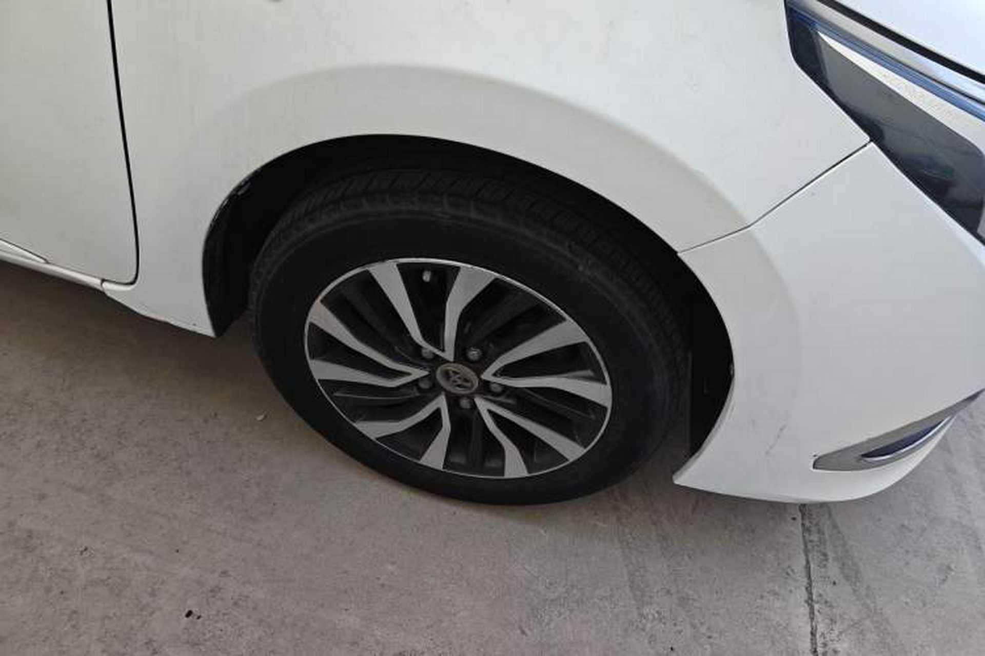 Used Toyota Corolla 2016 Dual-Engine 1.8L E-CVT Elite Edition Right Front Wheel Hub