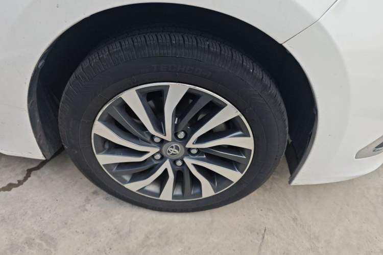 Used Toyota Corolla 2016 Dual-Engine 1.8L E-CVT Elite Edition Right Front Wheel Hub