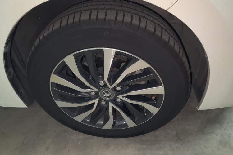 Used Toyota Corolla 2016 Dual-Engine 1.8L E-CVT Elite Edition Right Front Wheel Hub