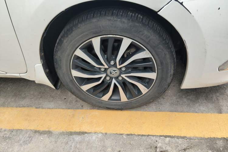 Used Toyota Corolla 2016 Dual-Engine 1.8L E-CVT Elite Edition Right Front Wheel Hub