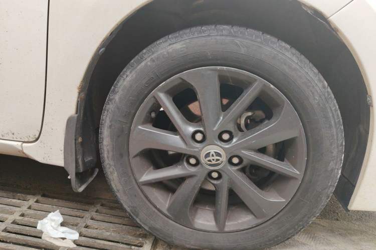 Used Toyota Corolla 2016 1.6L CVT GL-i Cool Edition Right Front Wheel Hub