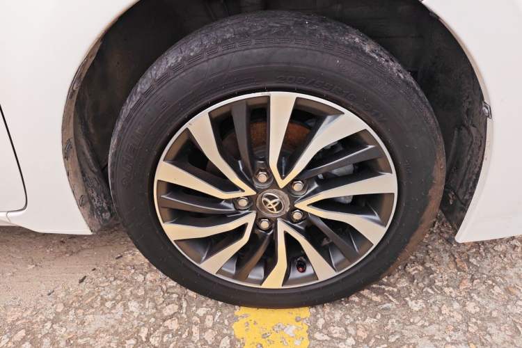 Used Toyota Corolla 2016 Dual-Engine 1.8L E-CVT Leading Edition Right Front Wheel Hub
