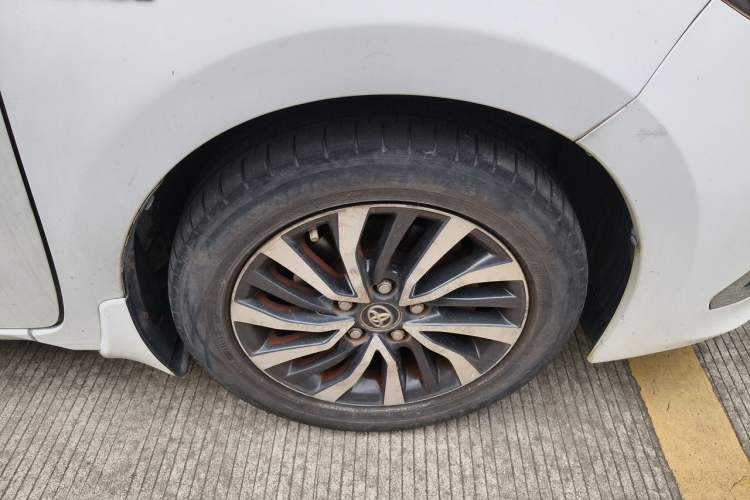 Used Toyota Corolla 2016 Dual-Engine 1.8L E-CVT Leading Edition Right Front Wheel Hub