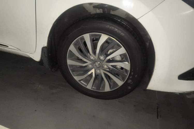 Used Toyota Corolla 2016 Dual-Engine 1.8L E-CVT Elite Edition Right Front Wheel Hub