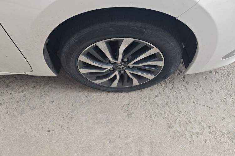 Used Toyota Corolla 2016 Dual-Engine 1.8L E-CVT Elite Edition Right Front Wheel Hub