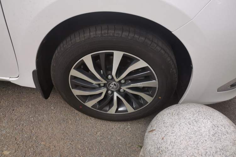 Used Toyota Corolla 2016 Dual-Engine 1.8L E-CVT Elite Edition Right Front Wheel Hub