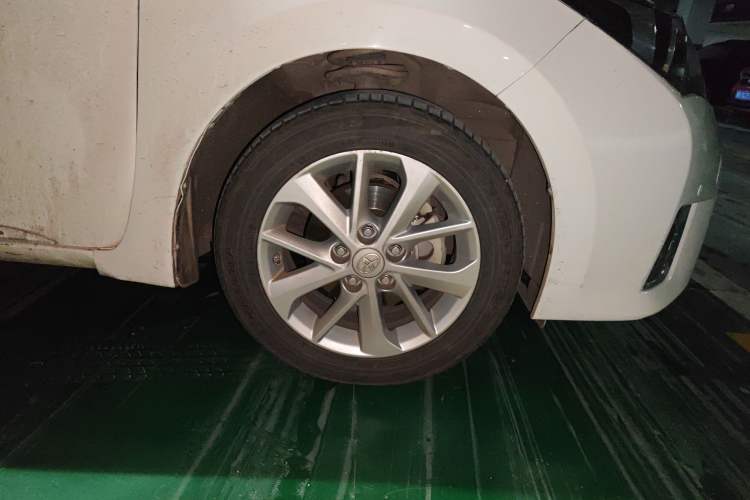 Used Toyota Corolla 2016 1.6L CVT GL-i Cool Edition Right Front Wheel Hub
