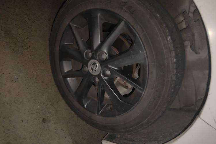 Used Toyota Corolla 2016 1.6L CVT GL-i Cool Edition Right Front Wheel Hub
