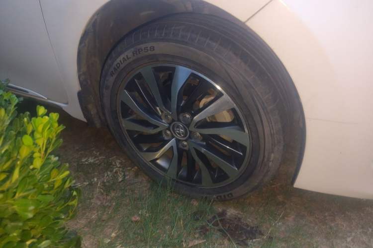 Used Toyota Corolla 2016 Dual-Engine 1.8L E-CVT Elite Edition Right Front Wheel Hub