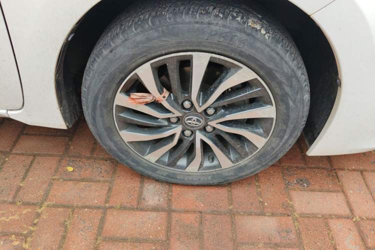 Used Toyota Corolla 2016 Dual-Engine 1.8L E-CVT Luxury Edition Right Front Wheel Hub