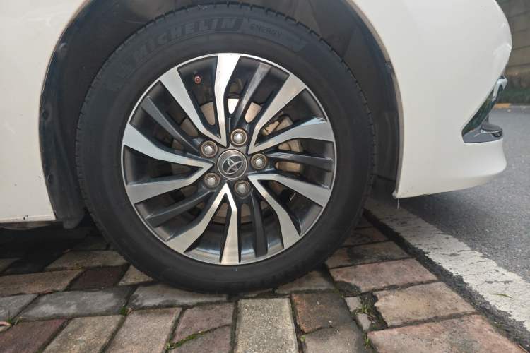 Used Toyota Corolla 2016 Dual-Engine 1.8L E-CVT Elite Edition Right Front Wheel Hub