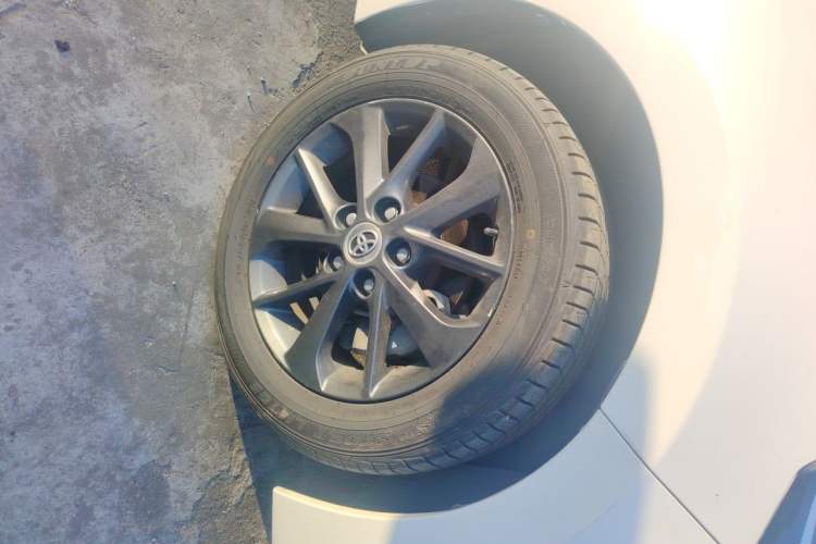 Used Toyota Corolla 2016 1.6L CVT GL-i Cool Edition Right Front Wheel Hub