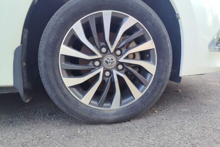 Used Toyota Corolla 2016 Dual-Engine 1.8L E-CVT Elite Edition Right Front Wheel Hub
