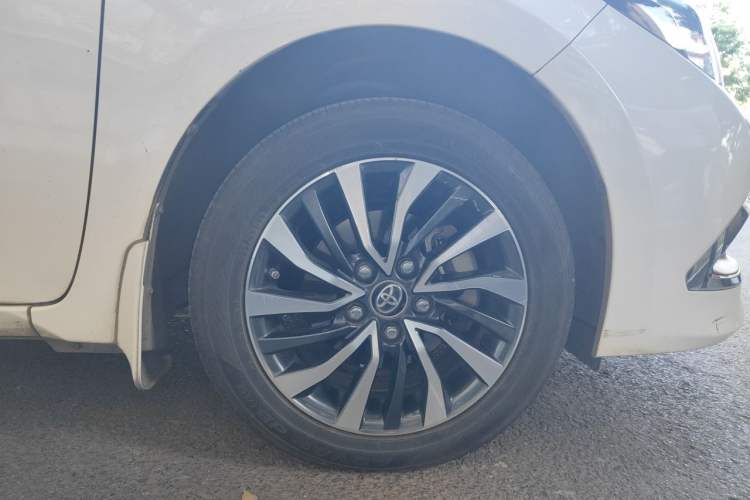 Used Toyota Corolla 2016 Dual-Engine 1.8L E-CVT Elite Edition Right Front Wheel Hub