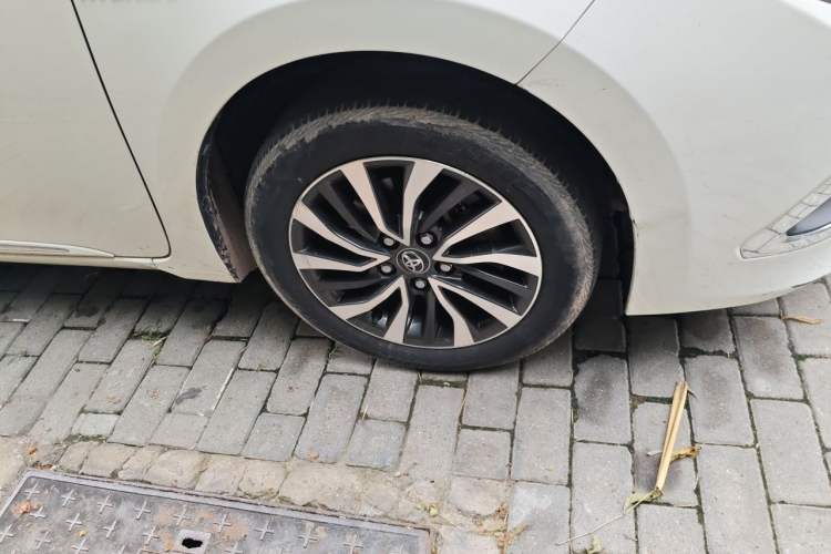 Used Toyota Corolla 2016 Dual-Engine 1.8L E-CVT Elite Edition Right Front Wheel Hub