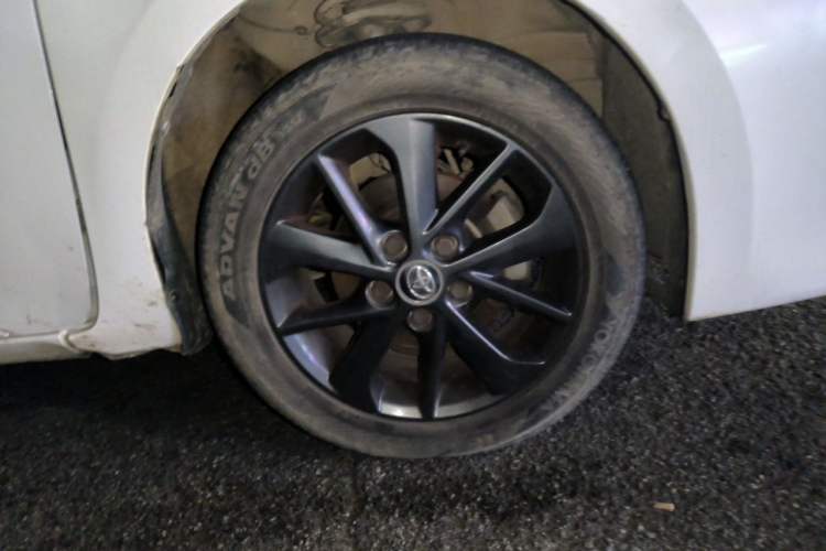Used Toyota Corolla 2016 1.6L CVT GL-i Cool Edition Right Front Wheel Hub