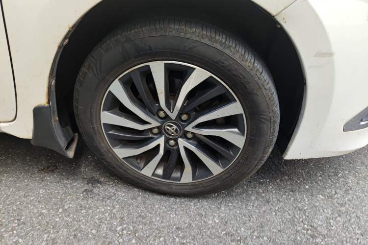 Used Toyota Corolla 2016 Dual-Engine 1.8L E-CVT Elite Edition Right Front Wheel Hub