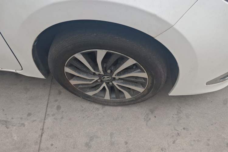 Used Toyota Corolla 2016 Dual-Engine 1.8L E-CVT Elite Edition Right Front Wheel Hub