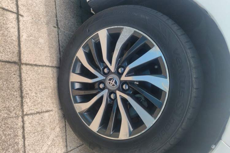 Used Toyota Corolla 2016 Dual-Engine 1.8L E-CVT Leading Edition Right Front Wheel Hub