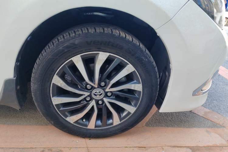 Used Toyota Corolla 2016 Dual-Engine 1.8L E-CVT Elite Edition Right Front Wheel Hub