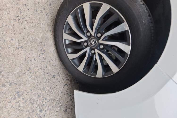 Used Toyota Corolla 2016 Dual-Engine 1.8L E-CVT Elite Edition Right Front Wheel Hub