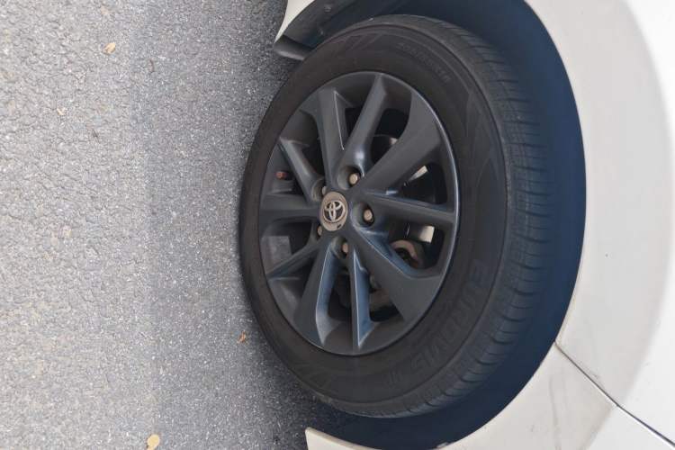 Used Toyota Corolla 2016 1.6L CVT GL-i Cool Edition Right Front Wheel Hub