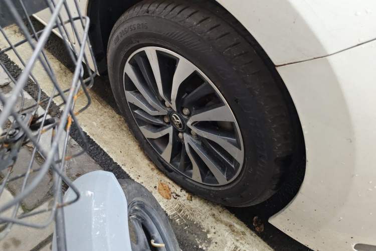 Used Toyota Corolla 2016 Dual-Engine 1.8L E-CVT Leading Edition Right Front Wheel Hub