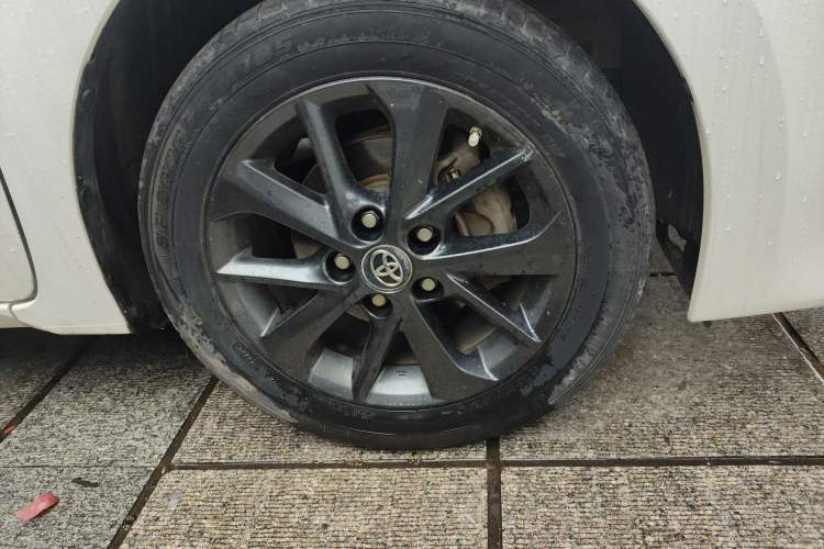 Used Toyota Corolla 2016 1.6L CVT GL-i Cool Edition Right Front Wheel Hub
