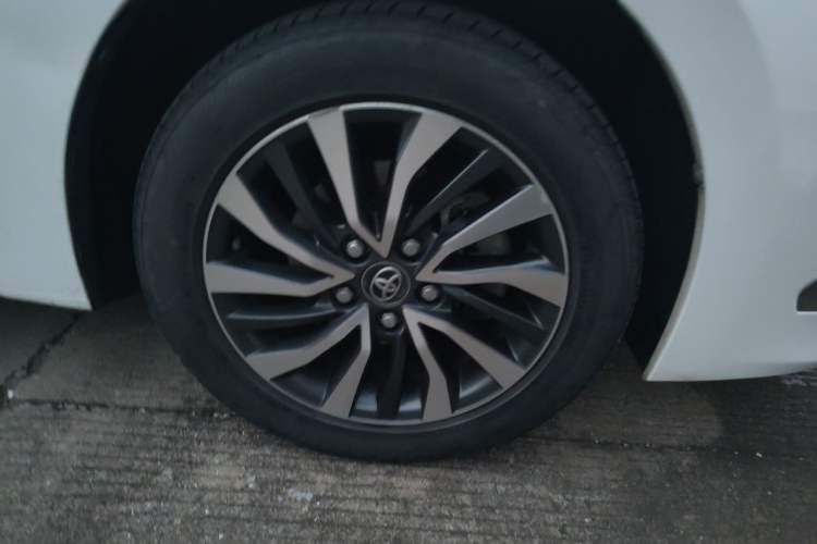 Used Toyota Corolla 2016 Dual-Engine 1.8L E-CVT Leading Edition Right Front Wheel Hub