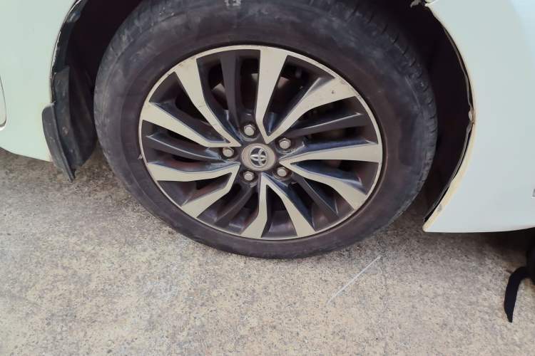 Used Toyota Corolla 2016 Dual-Engine 1.8L E-CVT Elite Edition Right Front Wheel Hub