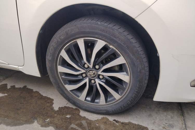 Used Toyota Corolla 2016 Dual-Engine 1.8L E-CVT Elite Edition Right Front Wheel Hub