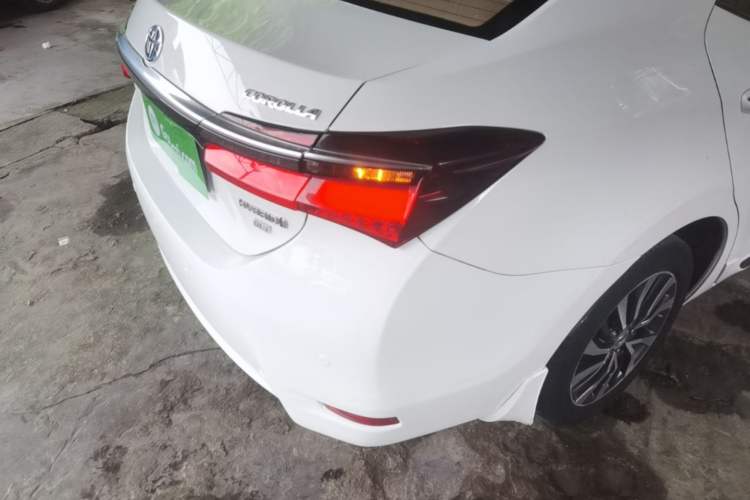 Used Toyota Corolla 2016 Dual-Engine 1.8L E-CVT Elite Edition Right Rear Taillight