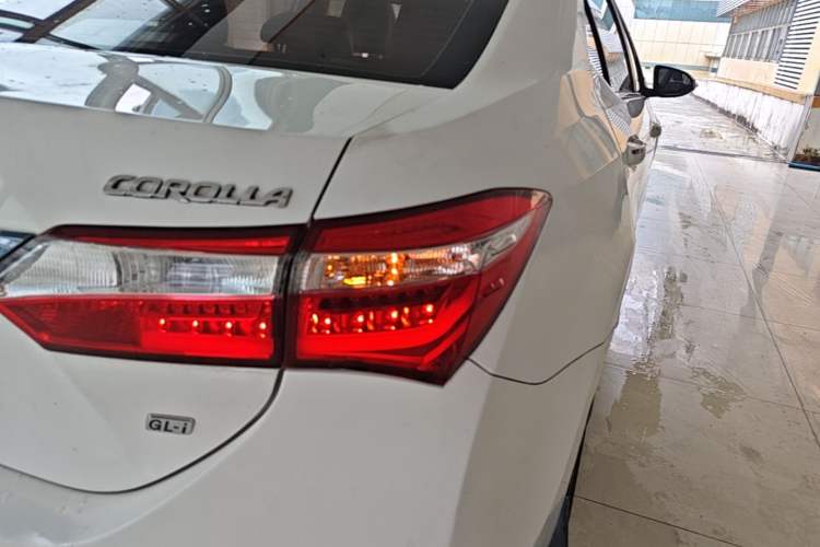 Used Toyota Corolla 2016 1.6L CVT GL-i Cool Edition Right Rear Taillight