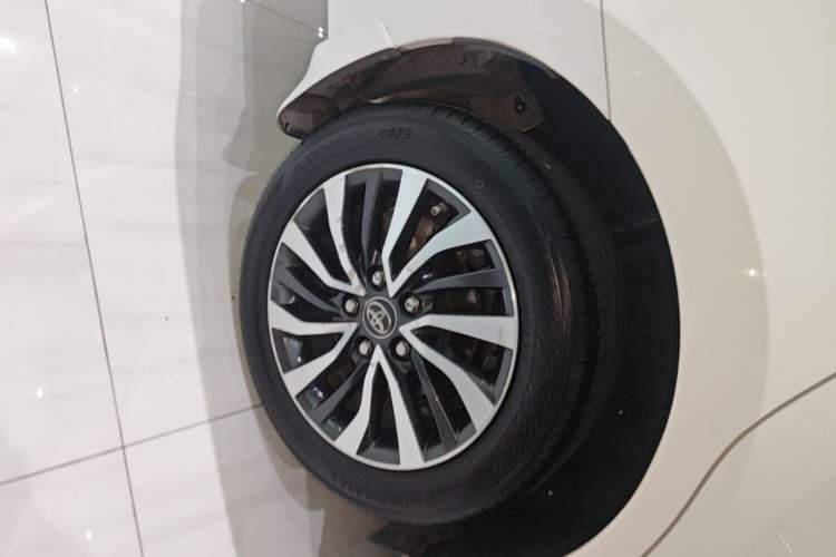 Used Toyota Corolla 2016 Dual-Engine 1.8L E-CVT Elite Edition Right Rear Wheel Hub