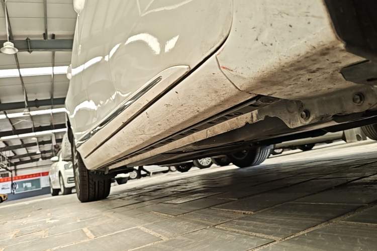 Used Toyota Corolla 2016 Dual-Engine 1.8L E-CVT Elite Edition Right Side Sill