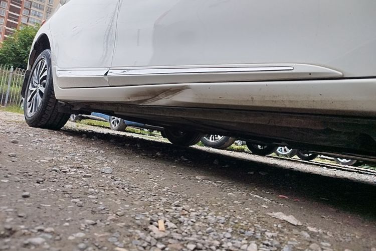 Used Toyota Corolla 2016 Dual-Engine 1.8L E-CVT Elite Edition Right Side Sill