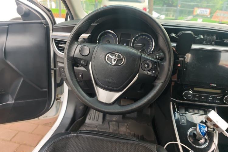 Used Toyota Corolla 2016 Dual-Engine 1.8L E-CVT Pioneer Edition Steering Wheel