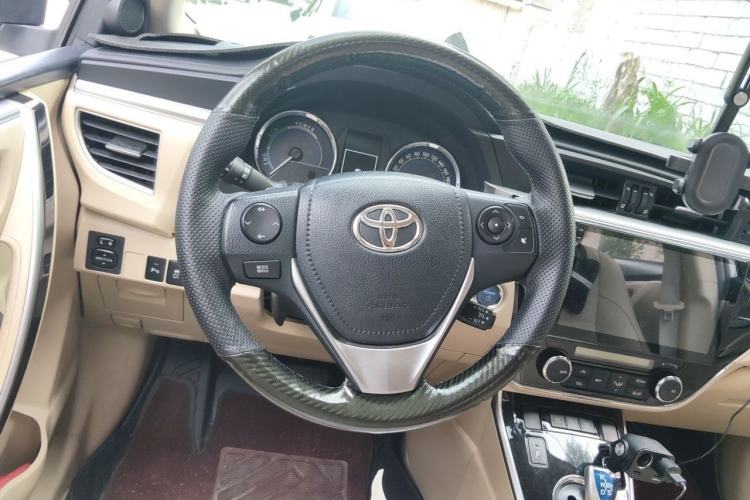 Used Toyota Corolla 2016 Dual-Engine 1.8L E-CVT Elite Edition Steering Wheel