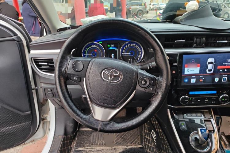 Used Toyota Corolla 2016 Dual-Engine 1.8L E-CVT Pioneer Edition Steering Wheel