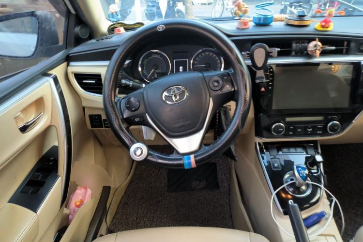 Used Toyota Corolla 2016 Dual-Engine 1.8L E-CVT Elite Edition Steering Wheel