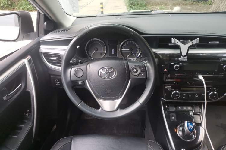 Used Toyota Corolla 2016 Dual-Engine 1.8L E-CVT Elite Edition Steering Wheel